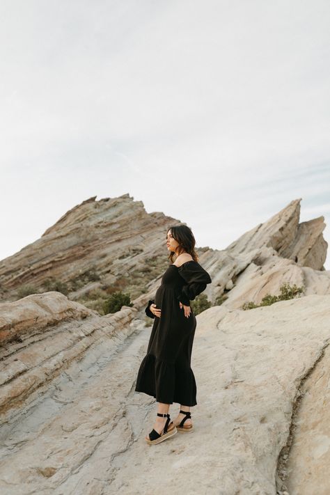 Ash and Blayne in Vasquez Rocks, Santa Clarita, California for their desert maternity Photoshoot. By Lauryn Victoria, a California Elopement Photographer. Vasquez Rocks Photoshoot, Rocks Photoshoot, Rock Photoshoot, Vasquez Rocks, Santa Clarita California, California Elopement, Pregnant Couple, Santa Clarita, Maternity Photoshoot