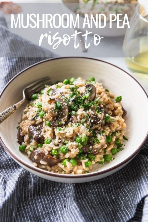 Mushroom Pea Risotto makes a comforting winter vegetarian dinner or side dish! Creamy, rich parmesan risotto paired with earthy mushrooms and bright spring peas for an incredible combination. Easy Vegetarian Thanksgiving Recipes, Mushroom And Pea Risotto, Creamy Mushroom Risotto, Vegetarian Appetizers Easy, Pea Risotto, Easy Risotto, Vegetarian Thanksgiving Recipes, Traditional Thanksgiving Recipes, Parmesan Risotto