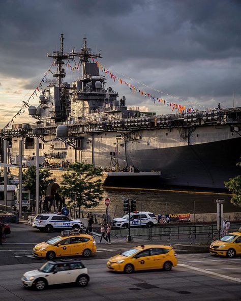 The @IntrepidMuseum is one of New York's most visited museums. It comprises the USS Intrepid, a decommissioned Navy aircraft carrier as well as the USS Growler, the only former US guided missile submarine open to the public for tours. 📸: @chief770⠀ ⠀ #NYC #nycgo #seeyourcity #thisisnewyorkcity #allarewelcome #welcomingtheworld #iloveny #lovenyc #🗽 Uss Intrepid, Museums In Nyc, Navy Aircraft Carrier, Air Museum, Space Museum, Nyc Skyline, Navy Aircraft, Air And Space Museum, Air Space