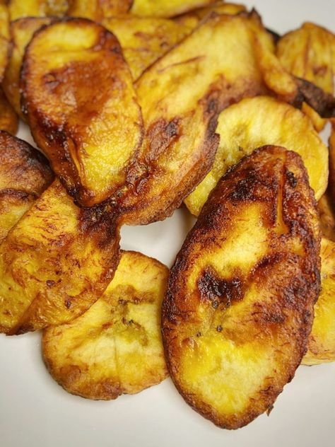 How to make Jamaican Fried Sweet Plantain - Jerk Tavern Fried Plantain Recipe, How To Make Plantains, Sweet Fried Plantains, How To Cook Plantains, Plantain Recipes, Ripe Plantain, Plantain Chips, Plantains Fried, Favorite Side Dish