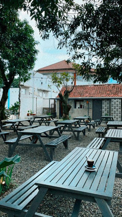 Meja Outdoor, Outdoor Restaurant Design, Design Cafe, Small Cafe Design, Cafe Shop Design, Cafe Ideas, Small Cafe, Sit Out, Garden Store