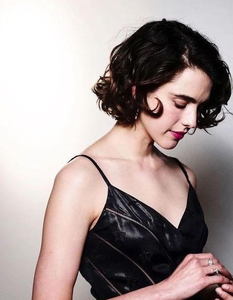 Margaret Qualley Short Hair, Loose Perm, Margaret Qualley, Bob Haircut Curly, Curly Hair Photos, Short Hairstyles For Thick Hair, Marilyn Monroe Photos, Hair Locks, Short Wavy Hair