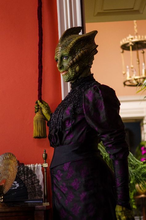 Madame Vastra played by Neve McIntosh in New Deep Breath episode of Doctor Who Neve Mcintosh, Madame Vastra, New Doctor Who, Doctor Who Tv, Doctor Who 2005, Tv Doctors, Twelfth Doctor, Peter Capaldi, Wibbly Wobbly Timey Wimey Stuff