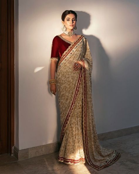 Royal Saree Look, Heavy Border Saree, Royal Saree, Sari Designs, Saree Aesthetic, Kajol Saree, Bridal Sarees South Indian, Simple Saree Designs, Indian Sari Dress