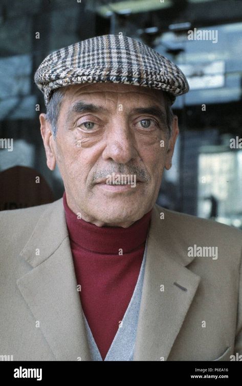 Download this stock image: LUIS BUÑUEL. DIRECTOR DE CINE ESPAÑOL.CALANDA ( TERUEL )1900 - 1983. FOTOGRAFIA DEL AÑO 1980. - P6EA16 from Alamy's library of millions of high resolution stock photos, illustrations and vectors. Luis Bunuel, Best Director, Movie Director, Ny Times, Short Film, One Pic, Filmmaking, High Resolution, Stock Images