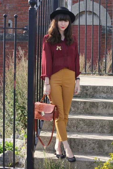 Mustard Pants Outfit, Workwear Ideas, Yellow Pants Outfit, Tis Autumn, Holy Jeans, Mustard Outfits, Work Closet, French Minimalist, Mustard Pants