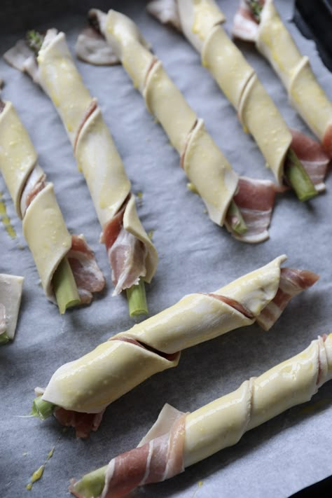 Asparges med bacon og butterdej Sommer Mad, Danish Food, Cooking Inspiration, Cooking Dinner, Yummy Appetizers, Appetizer Snacks, Finger Foods, Food Inspiration, Appetizer