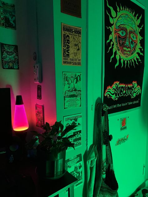 Stoners Room, Led Apartment, Blacklight Bedroom, Liv Aesthetic, Sesh Room, Blacklight Room, Room Aesthetic Dark, Black Light Room, Hippie Bedroom Decor