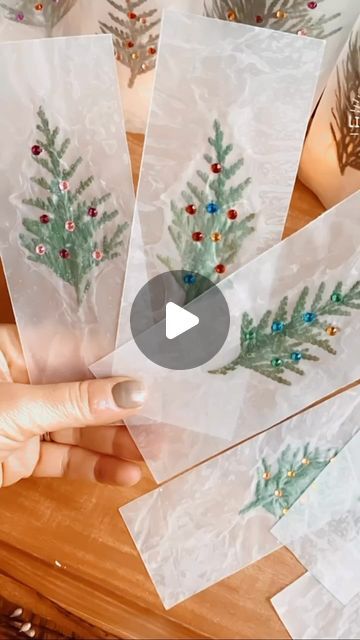 Tara Rondinelli on Instagram: "•Wax Paper Bookmarks• They are so easy to make and the evergreen pieces make this the perfect holiday craft or handmade gift. They are so fun to make that you won’t be able to stop at one! The cutest vintage Christmas books from @cottagedoorpress 😍 #bookmark #christmascrafts #christmascraftsforkids #raisingreaders #diybookmark #handmadegifts #handmadeholidays #diygifts #handmadedecor" Christmas Bookmarks, Paper Bookmarks, Xmas Deco, Christmas Card Art, Watercolor Christmas Cards, Diy Crafts For Gifts, Crafts For Teens, Christmas Ornament Crafts, Christmas Crafts For Kids