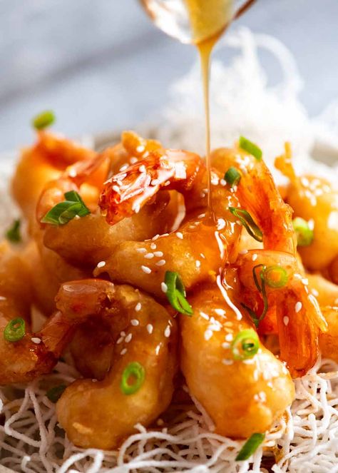 Pouring honey sauce over Honey Prawns Honey Prawns, Honey Chicken Recipe, Prawns Recipe, Prawn Dishes, Kosher Cooking, Chinese Cooking Wine, Prawn Recipes, Recipetin Eats, Honey Sauce