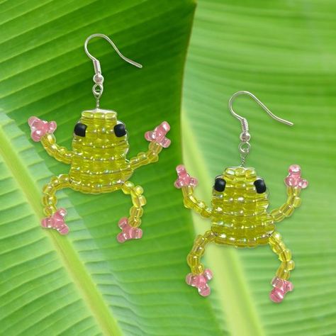 XL frog earrings - green :: hilu studio #BeadingPatterns #PerlerBeadPatterns #FuseBeadPatterns Frog Beaded Earrings, Diy Frog Earrings, Beaded Animal Earrings, Seed Bead Earrings Ideas, Beaded Frog Pattern, Frog Bead Pattern, Seed Bead Frog, Beaded Animals Patterns, Bead Frog