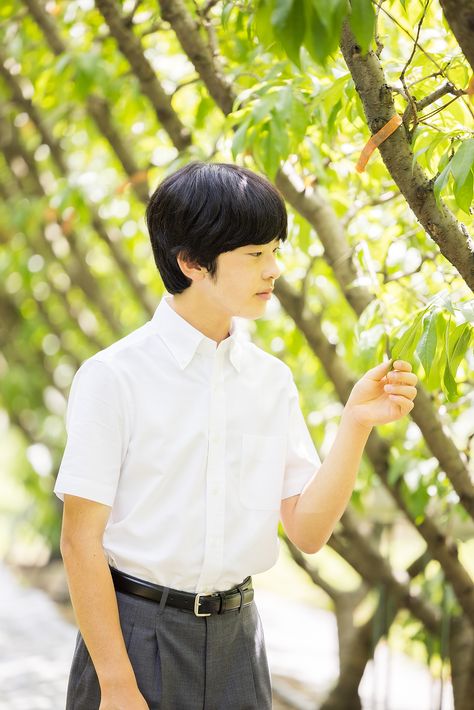 Happy Birthday to Prince Hisahito who turns 17 on September 6. The Annual Birthday photos were taken on August 2 at the National Agriculture and Food Research Organization (NARO) in Tsukuba, Ibaraki Prefecture. He toured the rice fields and peach orchard. Prince Hisahito, Peach Orchard, Ibaraki, Japanese Men, Japanese Culture, Birthday Photos, Prince, Japan, Turn Ons