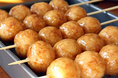 karioka.....I has found you!!!! Karioka Recipe, Filipino Dessert Recipes, Pinoy Dessert, Filipino Food Dessert, Philippines Food, Brown Sugar Glaze, Sugar Glaze, Filipino Desserts, Filipino Dishes