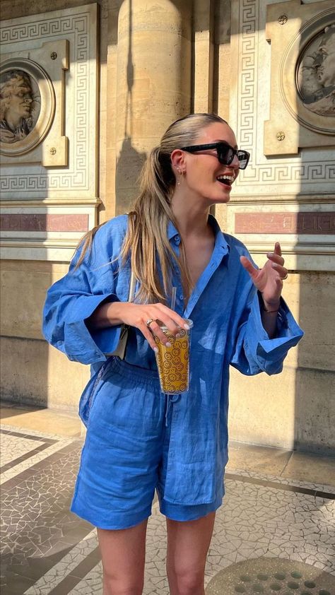 IG: @elisalevallois Portugal Summer Outfits, Us Open Outfit, Linen Set Outfit, Blue Shorts Outfit, Linen Shorts Outfit, 30 Aesthetic, Linen Summer Outfits, Portugal Summer, Outfits Shorts