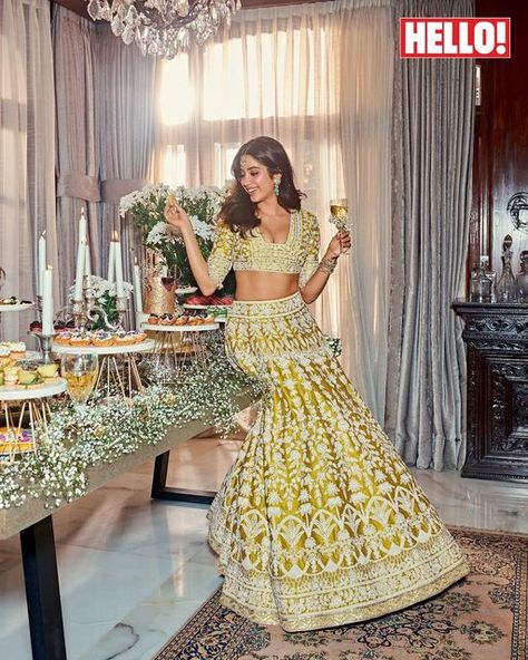 Janvi Kapoor Lehenga, Lehenga Poses, Indian Outfit Ideas, Jahnavi Kapoor, Jahnvi Kapoor, Janvi Kapoor, Heavy Lehenga, Jhanvi Kapoor, Indian Outfits Lehenga