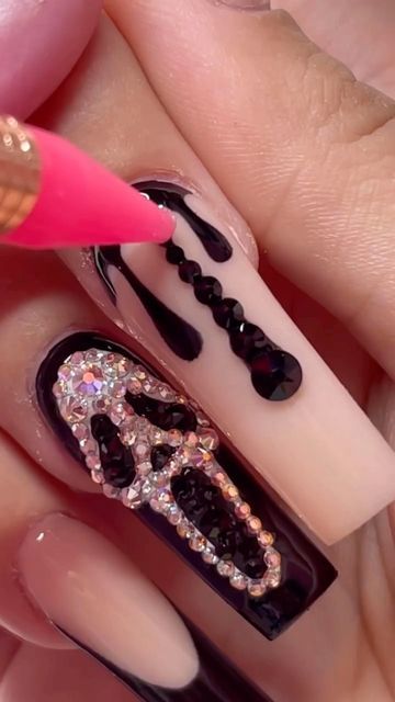 Skeleton Nails Easy, Rhinestone Scream Nails, Rhinestone Nails Halloween, Halloween Nails Detailed, Halloween Rhinestone Nails, Drippy Nail Design, Rhinestone Halloween Nails, Nails By Dev, Rhinestone Ghostface