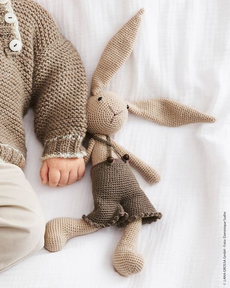 Creative Knitting, Diy Bebe, Diy Baby Gifts, Crochet Baby Toys, Handmade Knitwear, Haken Baby, Crochet Bunny, Knitted Dolls, Crochet Toys Patterns