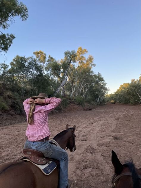 Australian Farm, Country Girl Life, Cowboy Aesthetic, Farm Plans, Country Senior Pictures, Farm Photography, Western Life, Cowgirl Aesthetic, Country Lifestyle