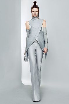 Paris Fashion Week: Futuristic fashion at Gareth Pugh Space Fashion, Gareth Pugh, Futuristic Fashion, Looks Street Style, Future Fashion, Mode Inspiration, Coco Chanel, Look Fashion, Paris Fashion