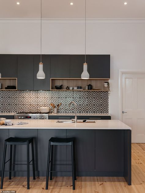 Are these Australia's most envy-inducing homes? Houzz unveils the award-winning interiors of 2019 Flat Panel Cabinets, Black Kitchen Cabinets, Contemporary Kitchen Design, Transitional Kitchen, Kitchen Room Design, Modern Cabinets, Kitchen Cabinet Design, Minimalist Kitchen, Black Kitchens