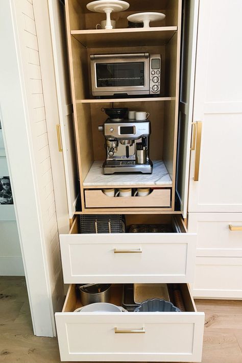 hide appliances kitchen storage ideas Hide Appliances, Appliance Storage, Kitchen Appliance Storage, Clutter Free Kitchen, Organization Design, Appliance Cabinet, Kitchen Storage Space, Appliances Storage, Kitchen Drawer Organization