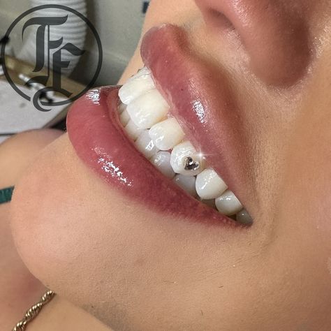 Crystal Heart Swarovski Crystal ✨ Gems have and always will be an obsession 😭 add a lil something extra and drip out your smile 😍 TOOTH GEMS SINGLE $55 DOUBLE $66 LA VIDA LOCA (3) $80 FOUR $100 SIX $120 GRILLS/BRACES $140 FLASH DESIGN & FREESTYLE $160 (service + gems included in price) Custom Order: WHITE GOLD 18K YELLOW GOLD price varies $140 - $250 depending on design (please book 3 weeks in advance from shipment date) Heart Tooth Gem, Heart Theme, Body Decoration, Tooth Gems, Flash Design, Tooth Gem, Smile Teeth, My Tattoos, Gold Price