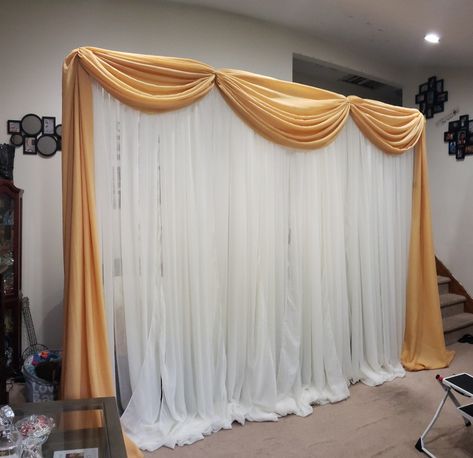 Wall Draping Wedding, Indian Wedding Deco, Small Wedding Decor, Wall Drapes, Draping Ideas, Draping Wedding, Homemade Curtains, Gate Decoration, Simple Birthday Decorations