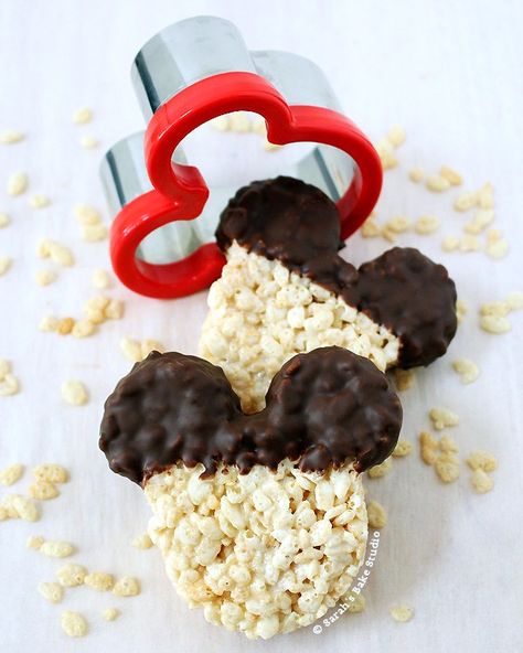 Mickey Mouse Rice Krispie Treats, Cupcakes Minnie Mouse, Rice Krispies Treats, Krispy Treats, Krispies Treats, Mickey Mouse Parties, Rice Krispy, Mickey Mouse Birthday Party, Minnie Party