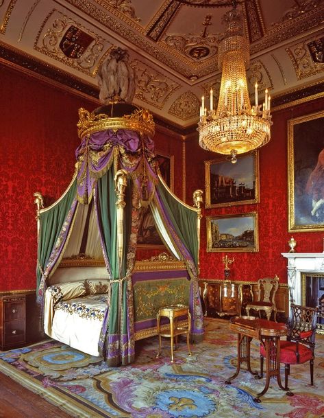 Is Windsor Castle worth a visit? Have a look and see! Windsor Castle Interior, Chateau De Malmaison, Royal Bedroom, Palace Interior, Castles Interior, Queen Room, Bedroom Furnishings, Royal Residence, Bohemian Bedroom Decor