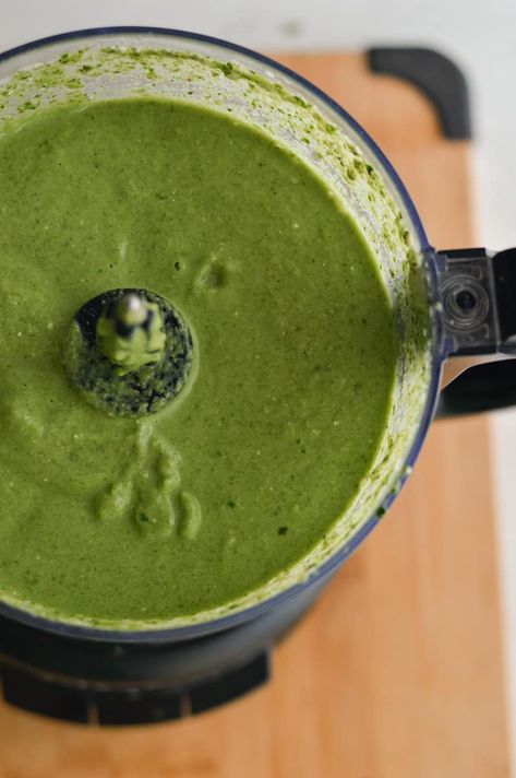 Blending ingredients for green pasta sauce. Pasta With Green Sauce, Healthy Green Pasta Sauce, Green Veggie Pasta Sauce, Spinach Sauce Recipes, Blended Pasta Sauce, Pasta Green Sauce, Blended Vegetable Pasta Sauce, Broccoli Sauce For Pasta, Green Sauce Pasta