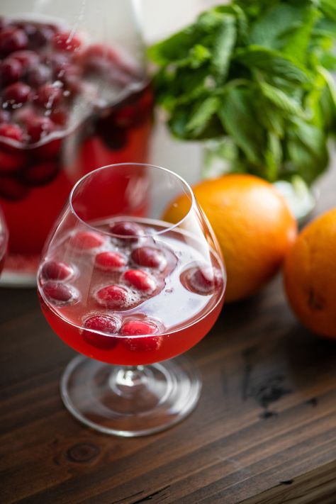 Cranberry Orange Shrub: This slightly sweet, slightly tart fruity drink can be made as a mocktail or a cocktail, and is perfect for holiday gatherings. Cranberry Shrub, Shrub Recipe, Cranberry Cocktail, Sparkling Cider, Easy Drink Recipes, Frozen Cranberries, Fruity Drinks, Vegan Thanksgiving, Cranberry Orange