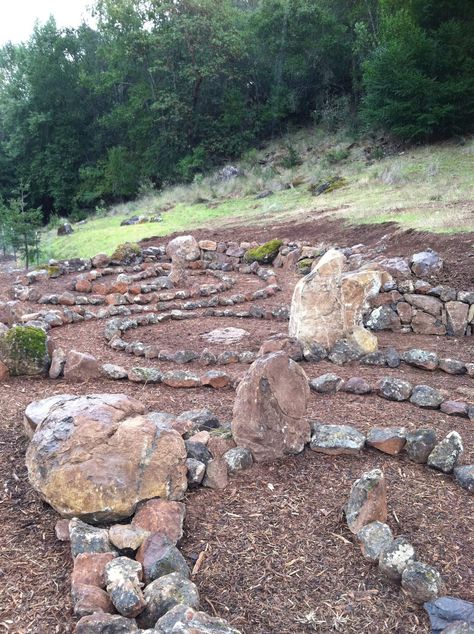 Creative Labyrinths Labrynth Garden Design Paths, Small Garden Labyrinth, Small Labyrinth Garden, Backyard Labyrinth Ideas, Flower Maze Garden, Labyrinth Landscape, Forest Labyrinth, Rock Labyrinth, Diy Labyrinth