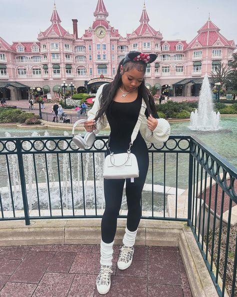 de paris, avec amour ♡ Florida Fits, Paris Trip Outfits, Ig Poses, Disney Outfits Women, Disney Fits, Disneyland Outfits, Paris Trip, Trip Outfits, Chill Fits