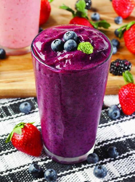 Berry Power Smoothie for Inflammation #healthydrinks #smoothies https://www.booyafitness.com/ Pear Smoothie Recipes, Paleo Breakfast Smoothie, Shred Diet, Paleo Drinks, Breakfast Smoothie Recipes, Organic Blueberries, Paleo Diet Recipes, Blueberries Smoothie, Paleo Breakfast