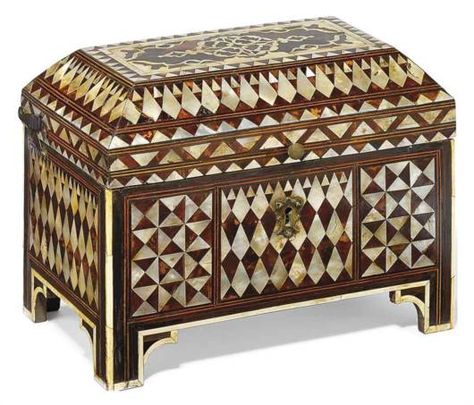 A MOTHER-OF-PEARL AND TORTOISE Antique Jewelry Box, Geometric Tiles, Vase Shapes, Covered Boxes, 16th Century, Tortoise Shell, Decorative Objects, 18th Century, Tortoise