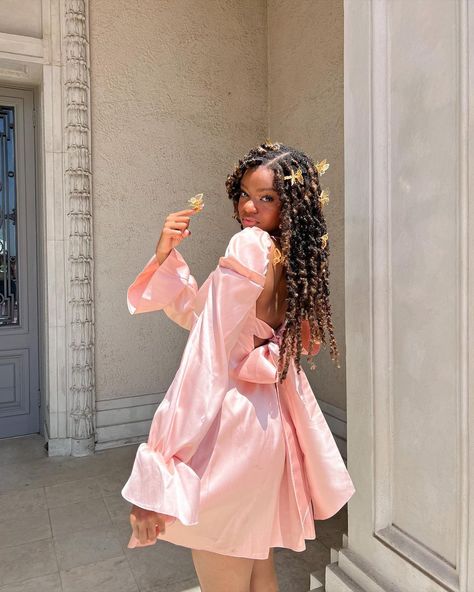 Just a few of my favorite looks from the @selkie spring 2024 show at NYFW 🎀🧚🏾‍♀️ #runwayfashion #selkie #nyfw #fashionweek #fashionmonth… | Instagram Feminine Black Women, Pink Bow Dress, Bows Pink, Black Princess, Princess Core, Soft Girl Aesthetic, Coquette Pink, Throw In The Towel, Pink Coquette