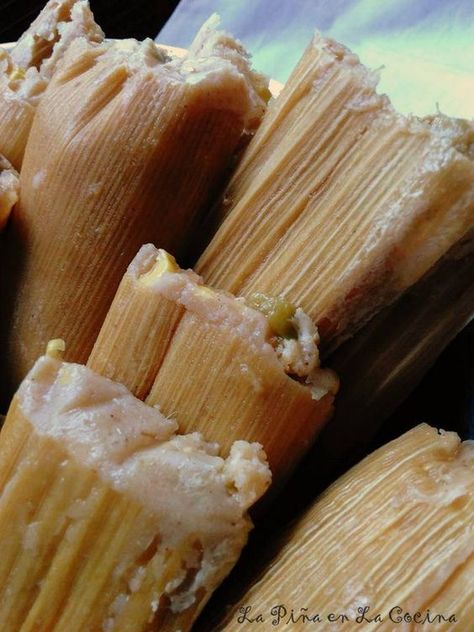 Fresh Corn Tamal with Cheese, Green Chile and Jalapeño Tomatillo Salsa Recipe, How To Make Tamales, Corn Tamales, Mexican Tamales, Corn Cheese, Tamale Recipe, Meatless Meal, Tomatillo Salsa, Portuguese Food