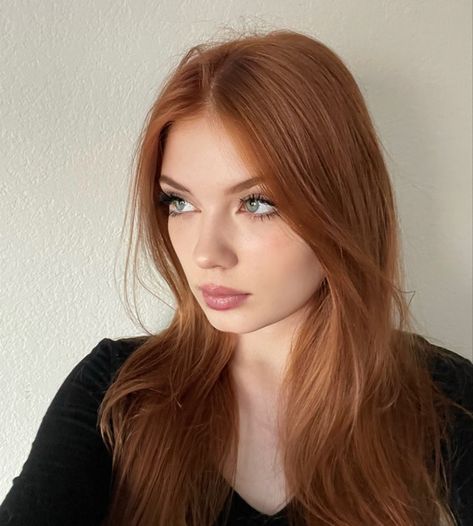 Isabella Vitiello, Dark Orange Hair, Orange Brown Hair, Dark Ginger Hair, Orange Hair Dye, Cheveux Oranges, Winter Hair Trends, Hair Color Orange, Red Hair Inspo