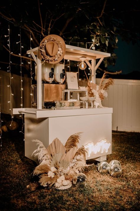 Have your favorite drink at the wedding. Decorate this mobile Margarita cart, and let the good times flow. See more nuetral boho wedding ideas. #bohowedding #nuetralwedding #wedding cocktails #discoballs #bohodecor #weddingchicks Bohemian Food, Boho Wedding Food, Boho Wedding Guest Book, Iced Lattes, Boho Wedding Backdrop, Wedding Drink Station, Boho Bar, Drink Stand, Booth Wedding