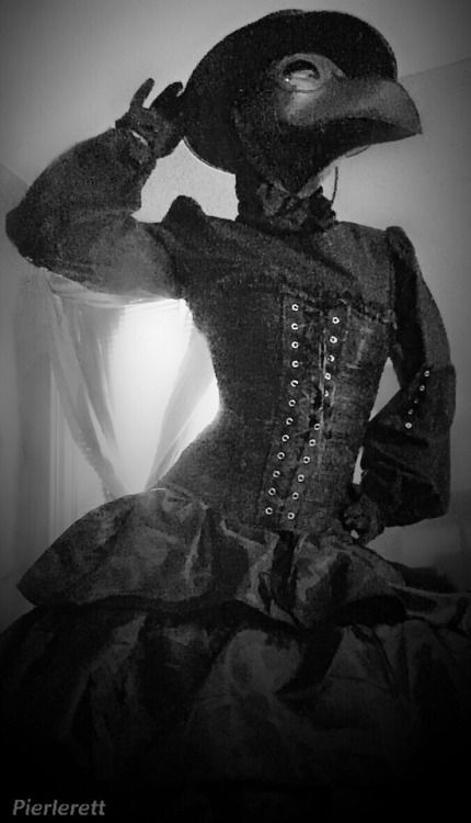 My cross dressing streak continues Plague Doctor Outfits, Pleg Doctor, Female Plague Doctor, Plauge Doctors, 2022 Costumes, Everyday Steampunk, Plague Doctor Costume, Plague Doctors, Raven Dress