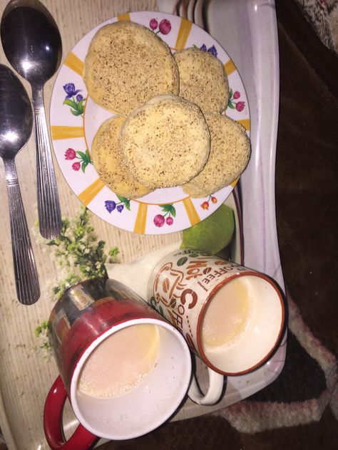 Kashmiri kulchay with noon chai #kashmiricuisine #kashmir Kashmir Restaurant, Noon Chai, Iftar Party, Fair Food, Delicacy Food, Fair Food Recipes, Ali Quotes, Time To Eat, Iftar