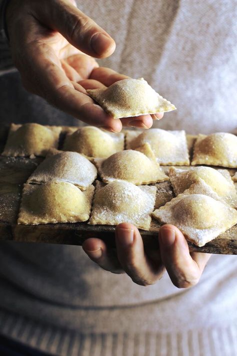 Carrot Ravioli, Pasta A La Carbonara, Homemade Ravioli, Pasta Fatta In Casa, Tortellini, Ravioli, Food Design, Food Photo, Savoury Food