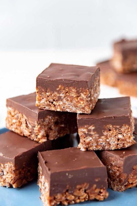 Mars Bars Rice Krispies, Carmel Rice Crispy Bars, Mars Bar Rice Krispie Squares, Mars Bar Squares, Camper Recipes, Mars Bar Slice, Rice Crispies Recipe, Rice Crispy Cake, Food Polls