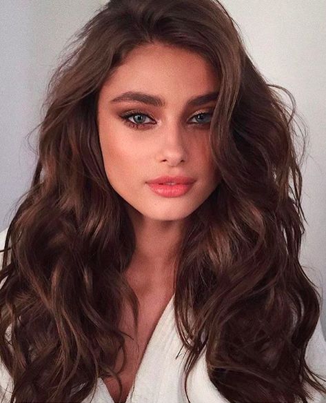 Taylor Hill's blow-out that broke Pinterest Victoria Secret Hair, Chocolate Brown Hair, Kesha, Long Layered Hair, Human Hair Lace Wigs, Brown Hair Colors, Gorgeous Hair, Top 20, Pretty Hairstyles