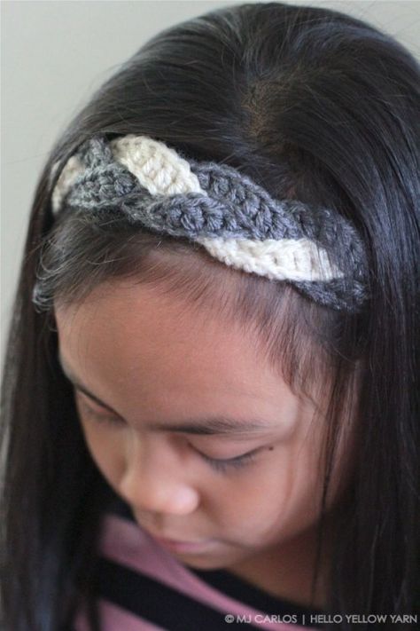 Braid Headband Tutorial, Crochet Braids For Kids, Hekel Patrone, Crochet Headband Tutorial, Easy Crochet Headbands, Bandeau Au Crochet, Crochet Hairband, Crochet Headband Pattern Free, Fast Crochet