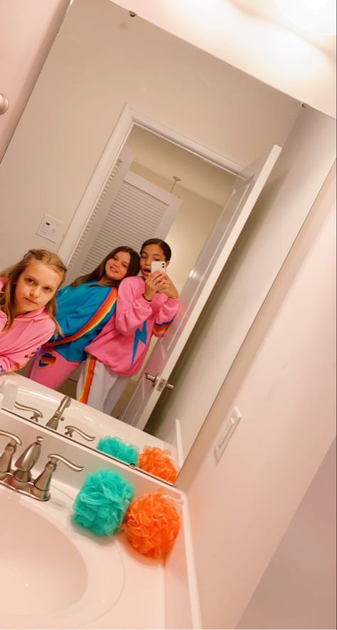 Preppy Bestie Sleepover, Avatior Nation Preppy, Preppy Aviator Nation, Preppy Besties, Preppy Sleepover, Preppy Family, Preppy Friends, Preppy Photos, Preppy Pictures