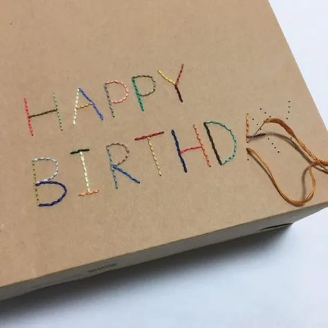 Gift Wrapping Inspiration, Astuces Diy, Pola Sulam, Cadeau Diy, Birthday Cards Diy, Easy Diy Art, Handmade Embroidery, Diy Birthday Gifts, Diy Birthday