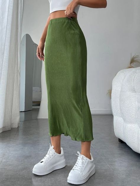 Green Ribbed Skirt Outfit, Green Knit Skirt Outfit, Maxi Pencil Skirt Outfit, Green Pencil Skirt Outfit, Ribbed Skirt Outfit, Long Pencil Skirt Outfits, Long Tight Skirt, Long Knit Skirt, Knit Skirt Outfit