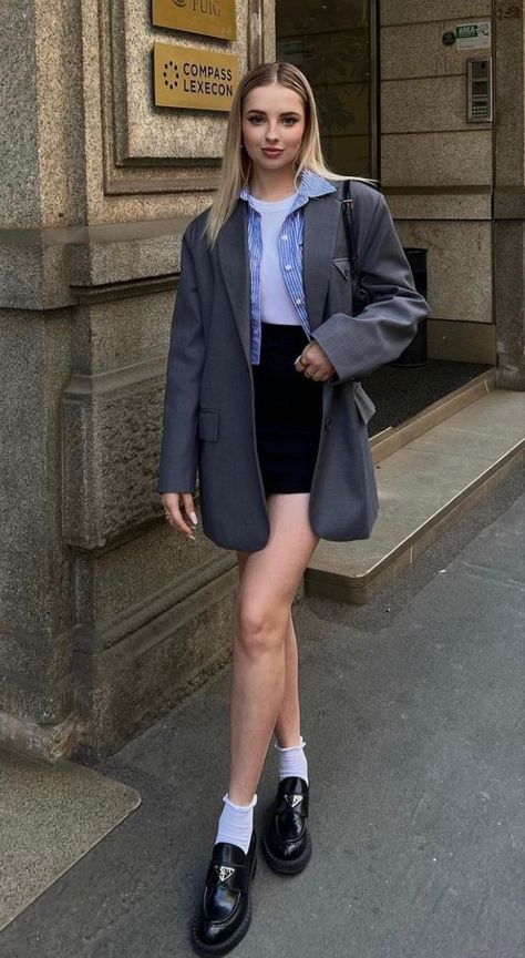 Skirt And Blazer Outfit Party, Streetwear Formal Women, Old Money Club Outfit, Loafer Skirt Outfit, Loafer Winter Outfit, Hongkong Outfit Ideas, Hongkong Outfit, Timeless Fashion Pieces, Trendy Outfit Ideas