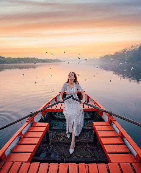 Yamuna Ghat, ITO, New Delhi, Delhi, India🌻  Image Credit📷: @lisa_travelstories  Photography By @musafir_dil_harshi  #EWSHolidays #Beautiful #Yamuna #River #View @ #ITO #NewDelhi #India #LandScape #Holiday #Travel #Outdoor #Explore Yamuna Ghat, Beaches Photography, Female Modeling Poses, Travel Photoshoot, Travel Pose, Blur Photography, India Images, Travel Picture Ideas, Boat Pics